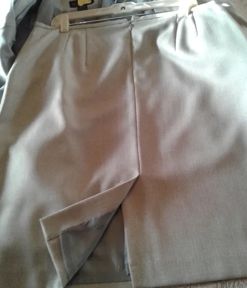 🌺 Nearly New Stanley Blacker Skirt Suit