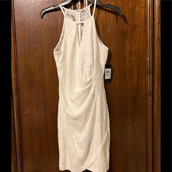 🎩🗝️ NWT $118 GUESS Round Keyhole Neckline Lace Tulip Hem Sheath Dress