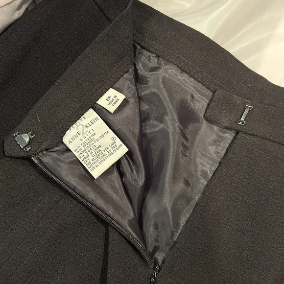 Anne Klein ladies skirt suit!