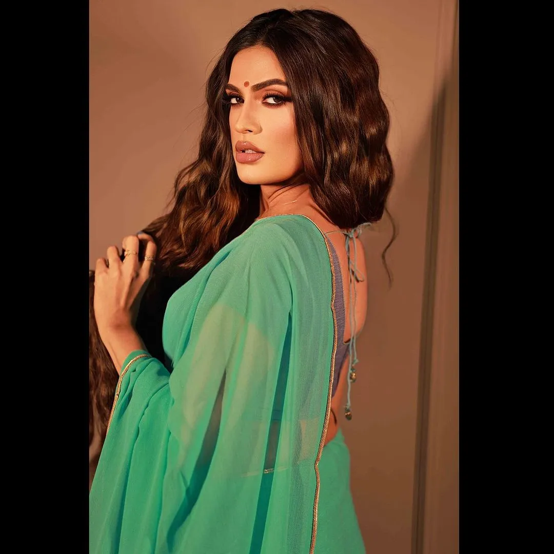 Aqua Blue Textured Chiffon Saree with Lace and Pink Blouse Fabric