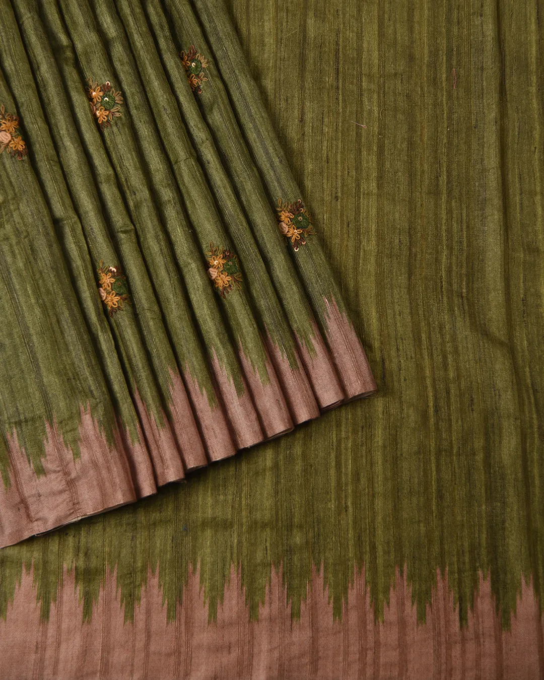 Bright Green Silk Cotton Blend Embroidered Saree With Silk Cotton Blouse