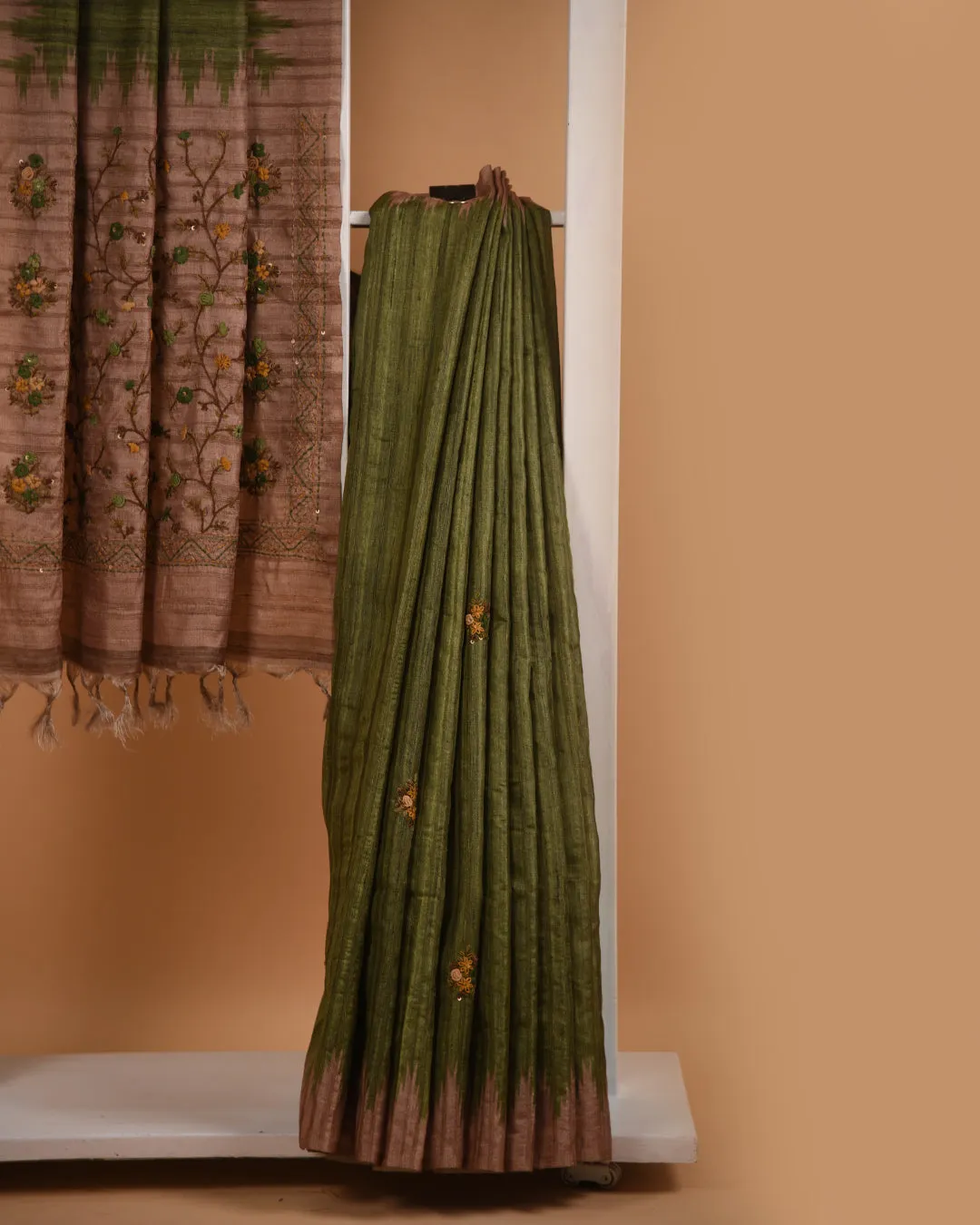 Bright Green Silk Cotton Blend Embroidered Saree With Silk Cotton Blouse