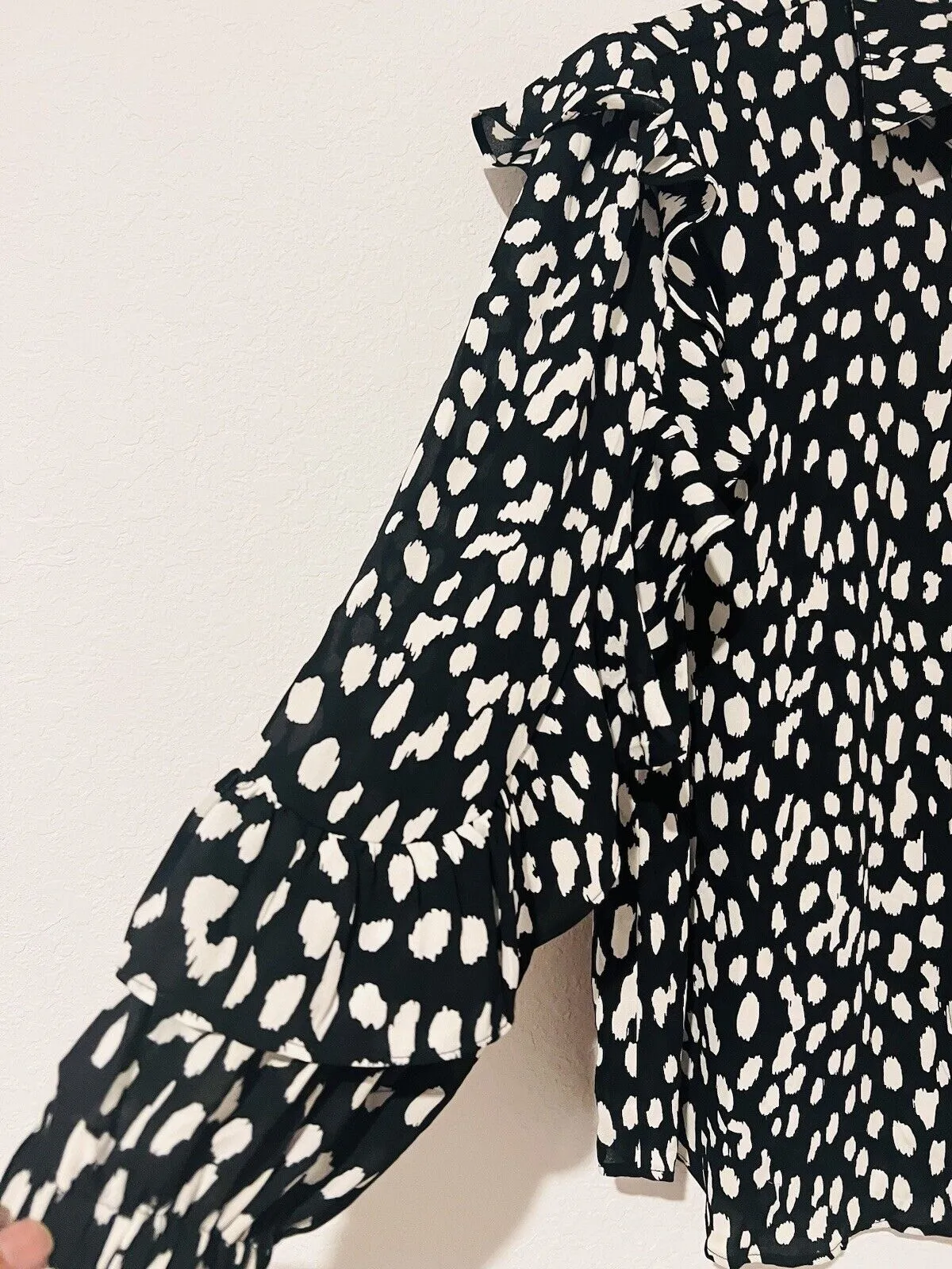 Chicos Ruffle Dot Print Top Sz M Button Up Blouse Black/White Office Career
