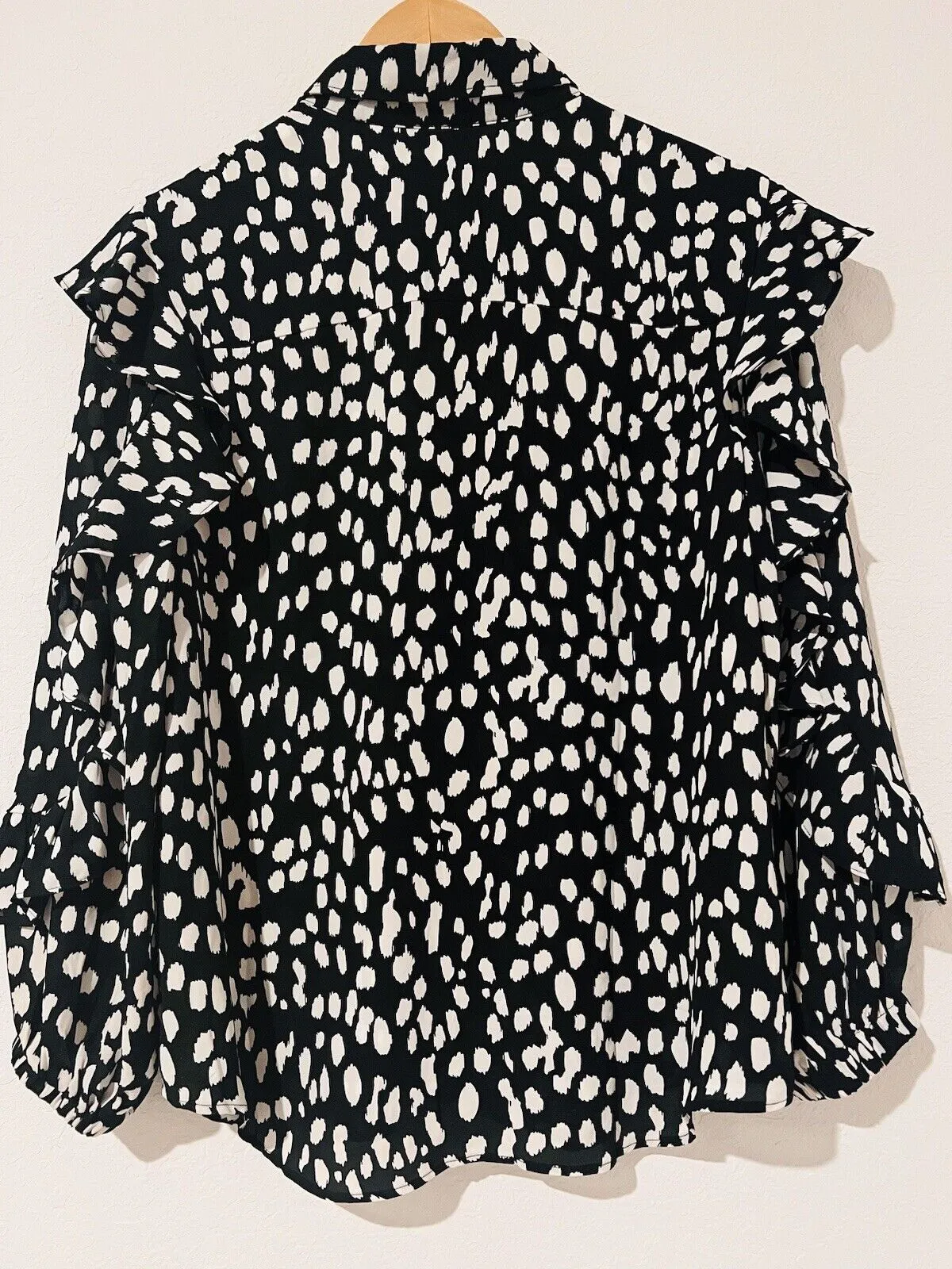 Chicos Ruffle Dot Print Top Sz M Button Up Blouse Black/White Office Career