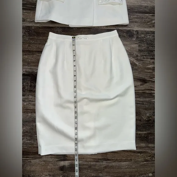 Emily Women’s White Skirt Suit Size 10P