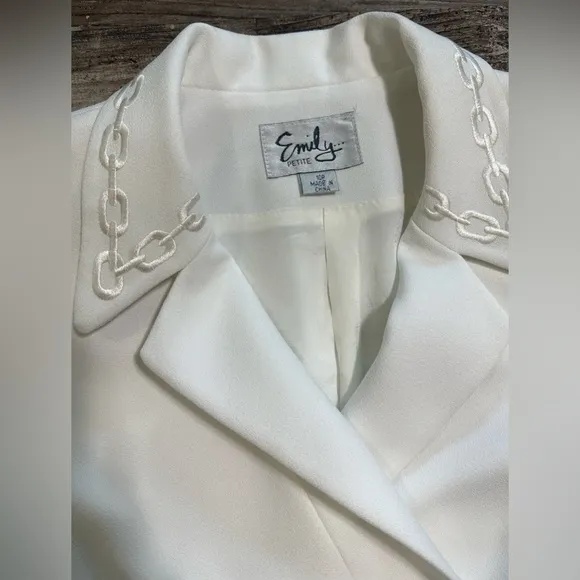 Emily Women’s White Skirt Suit Size 10P