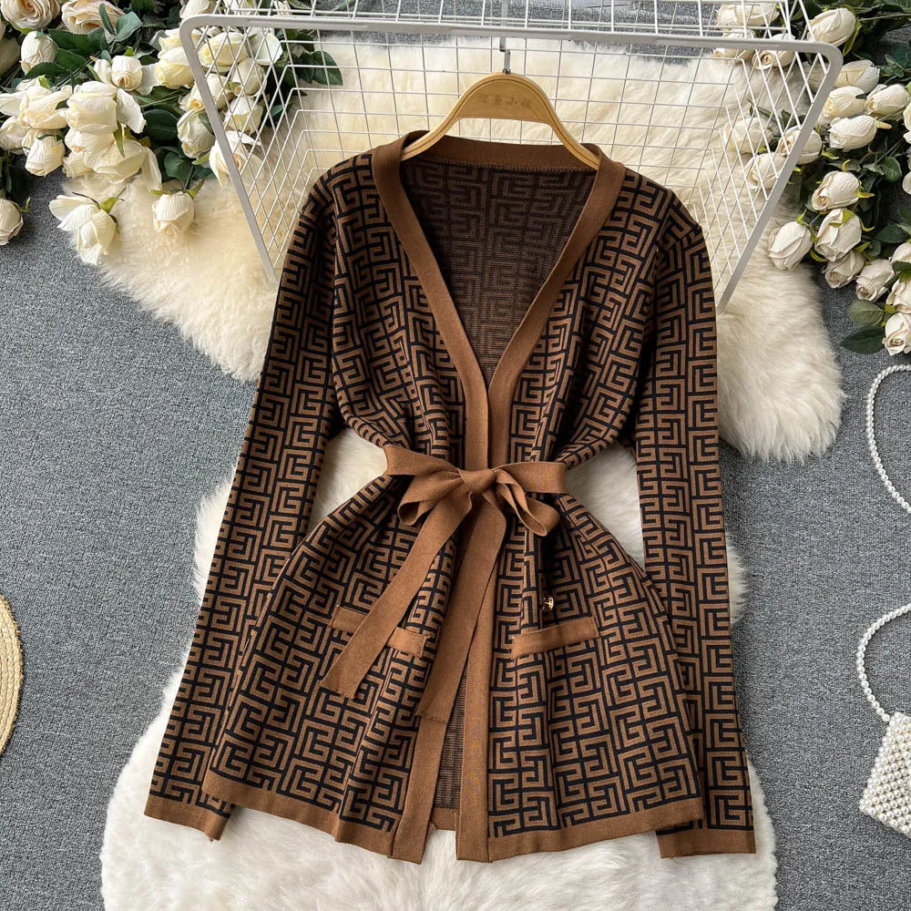 European and American Style Exotic Printed Casual Suit Female Inverness VCollar Bottoming Sweater Wide Leg Pants Three-Piece Set