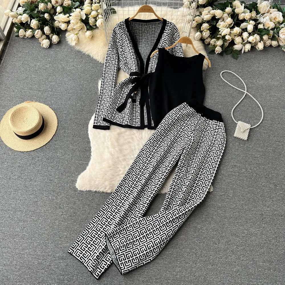 European and American Style Exotic Printed Casual Suit Female Inverness VCollar Bottoming Sweater Wide Leg Pants Three-Piece Set