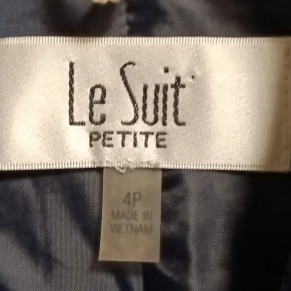 FINAL PRICE NWT Le Suit navy 2-pc skirt suit w flap pockets &amp; slits Size 4P