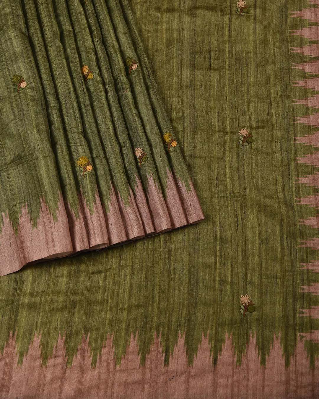 Green Silk Cotton Blend Embroidered Saree With Silk Cotton Blouse