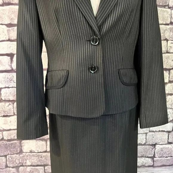 Jones Wear Black &amp; White Pinstripe Skirt Suit Size 10