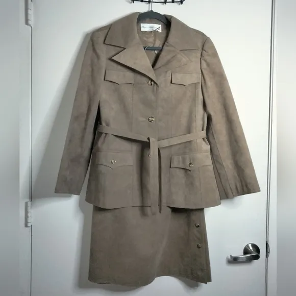 Luigis Fashions (Size 12) Vintage Italia (2PC) Skirt &amp; Belted Jacket Suit Set