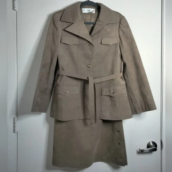 Luigis Fashions (Size 12) Vintage Italia (2PC) Skirt &amp; Belted Jacket Suit Set