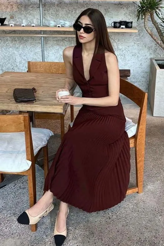 Pleated Sleeveless Skirt suit