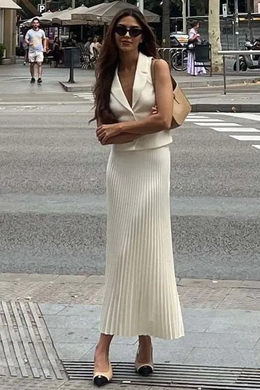 Pleated Sleeveless Skirt suit