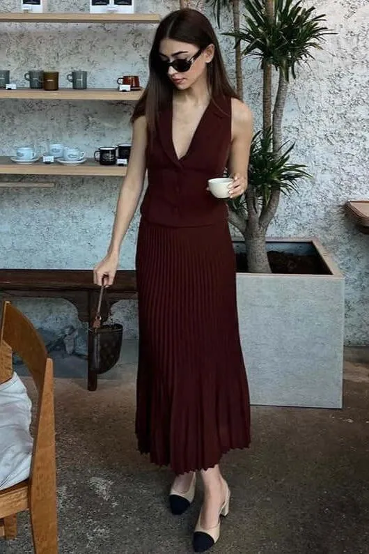Pleated Sleeveless Skirt suit
