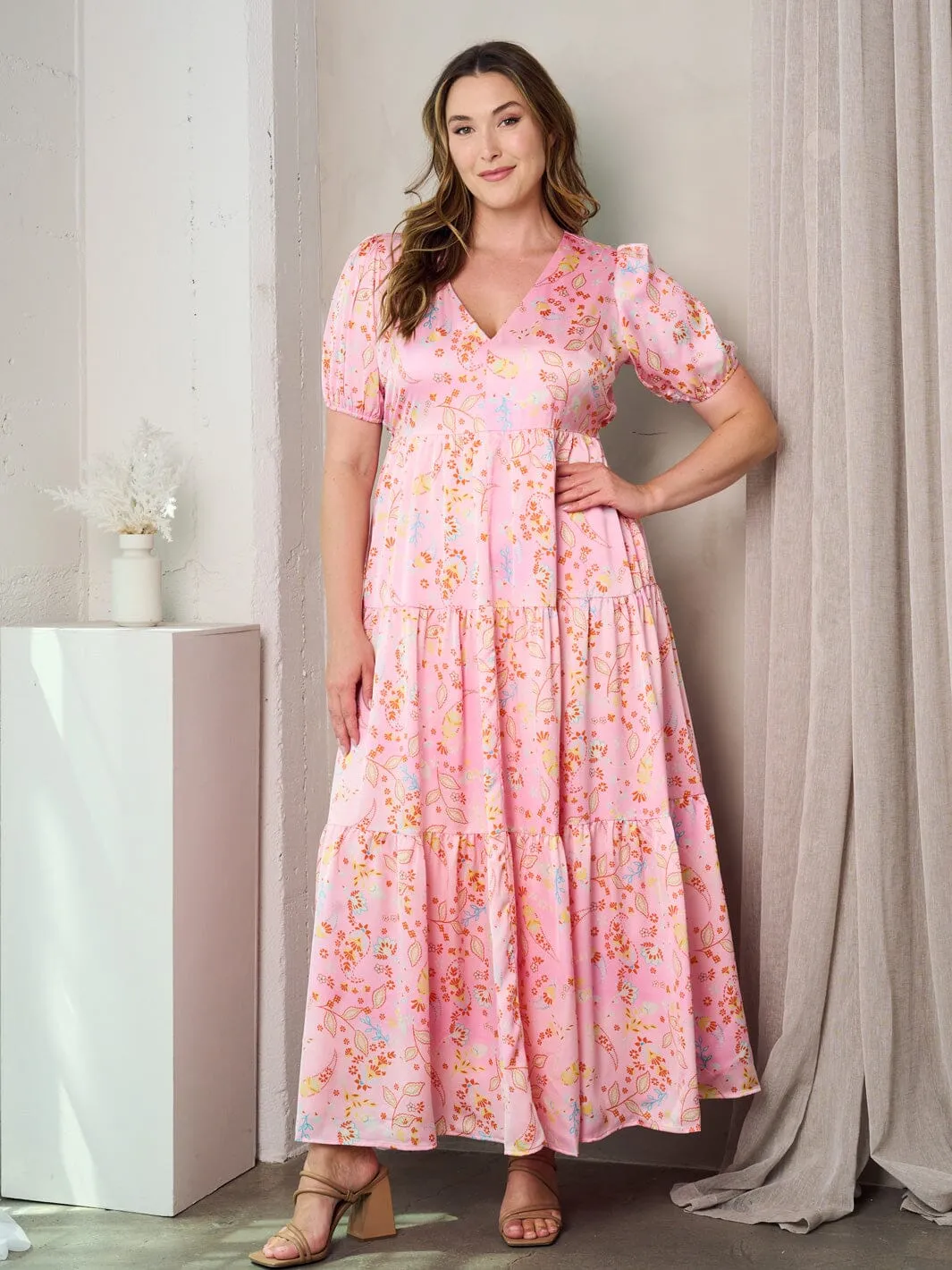PLUS SIZE SHORT SLEEVE V-NECK TIERED FLORAL MAXI DRESS