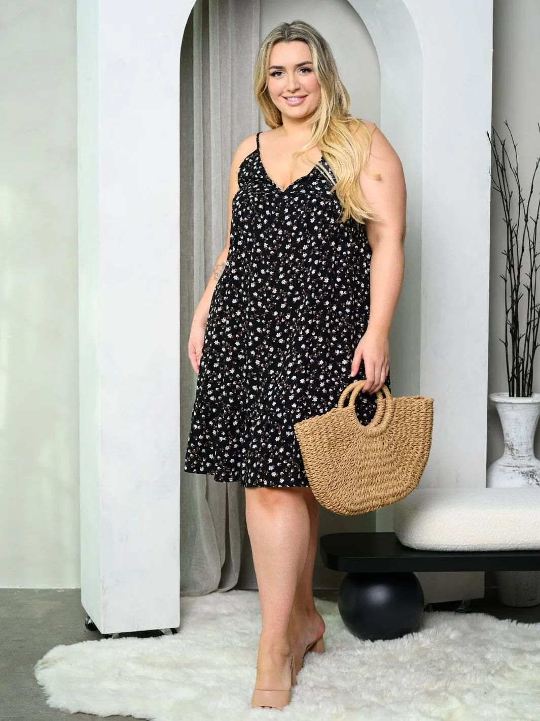 PLUS SIZE SLEEVELESS V-NECK FLORAL MIDI DRESS