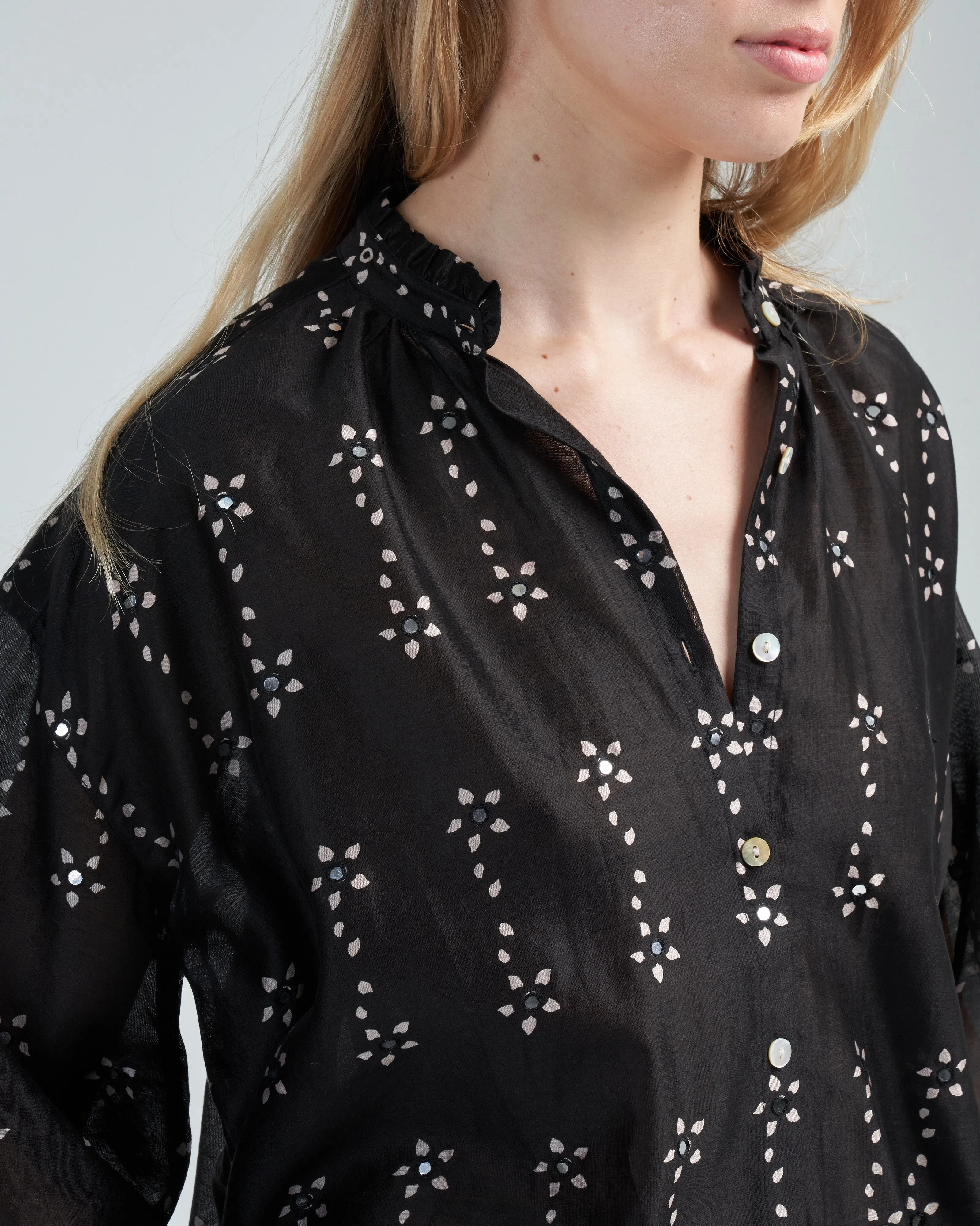 poet black daisy blouse