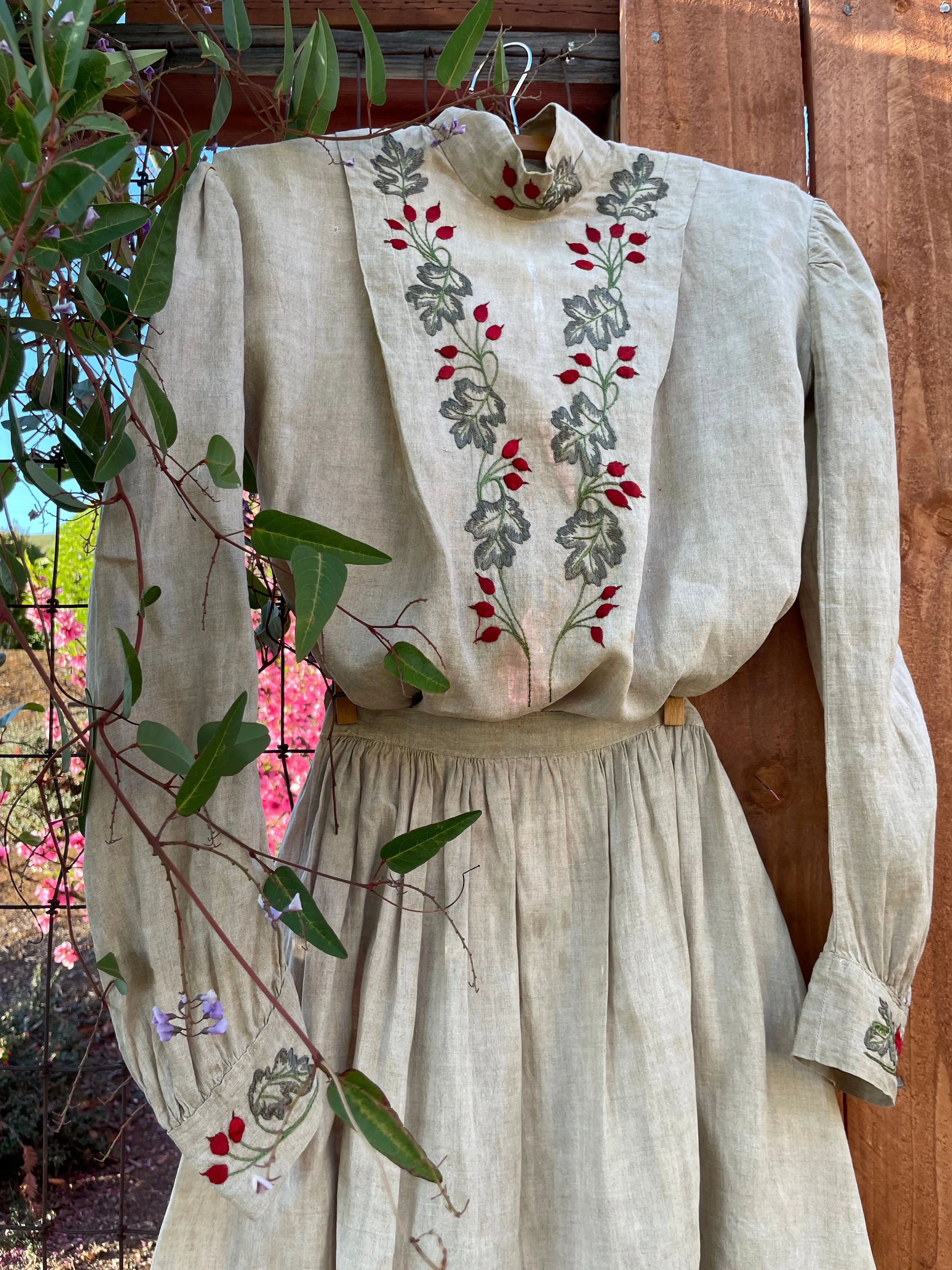 RARE Edwardian Embroidered Foliage Motif Linen Sportswear Ensemble