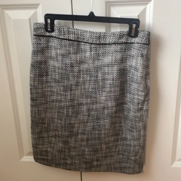 White House Black Market complete Skirt Suit with 3/4 length jack and tank shirt