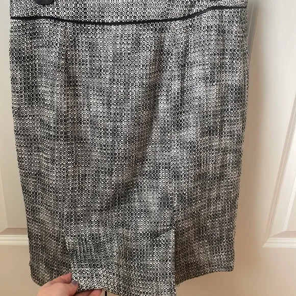 White House Black Market complete Skirt Suit with 3/4 length jack and tank shirt