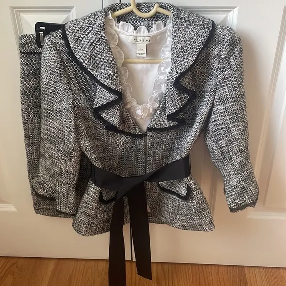 White House Black Market complete Skirt Suit with 3/4 length jack and tank shirt