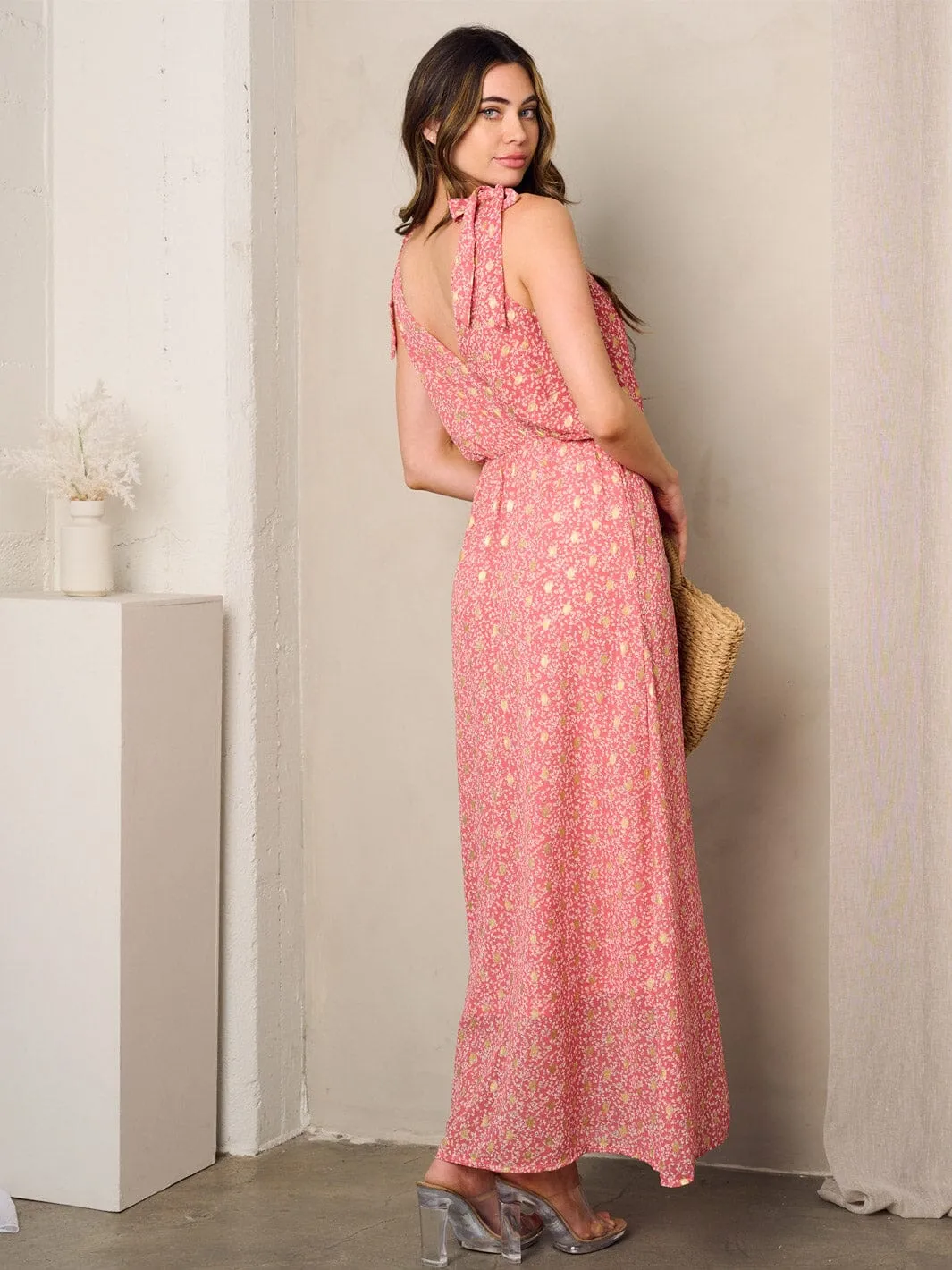 WOMEN'S SLEEVELESS SURPLICE SHIMMER DETAILED FLORAL MAXI DRESS