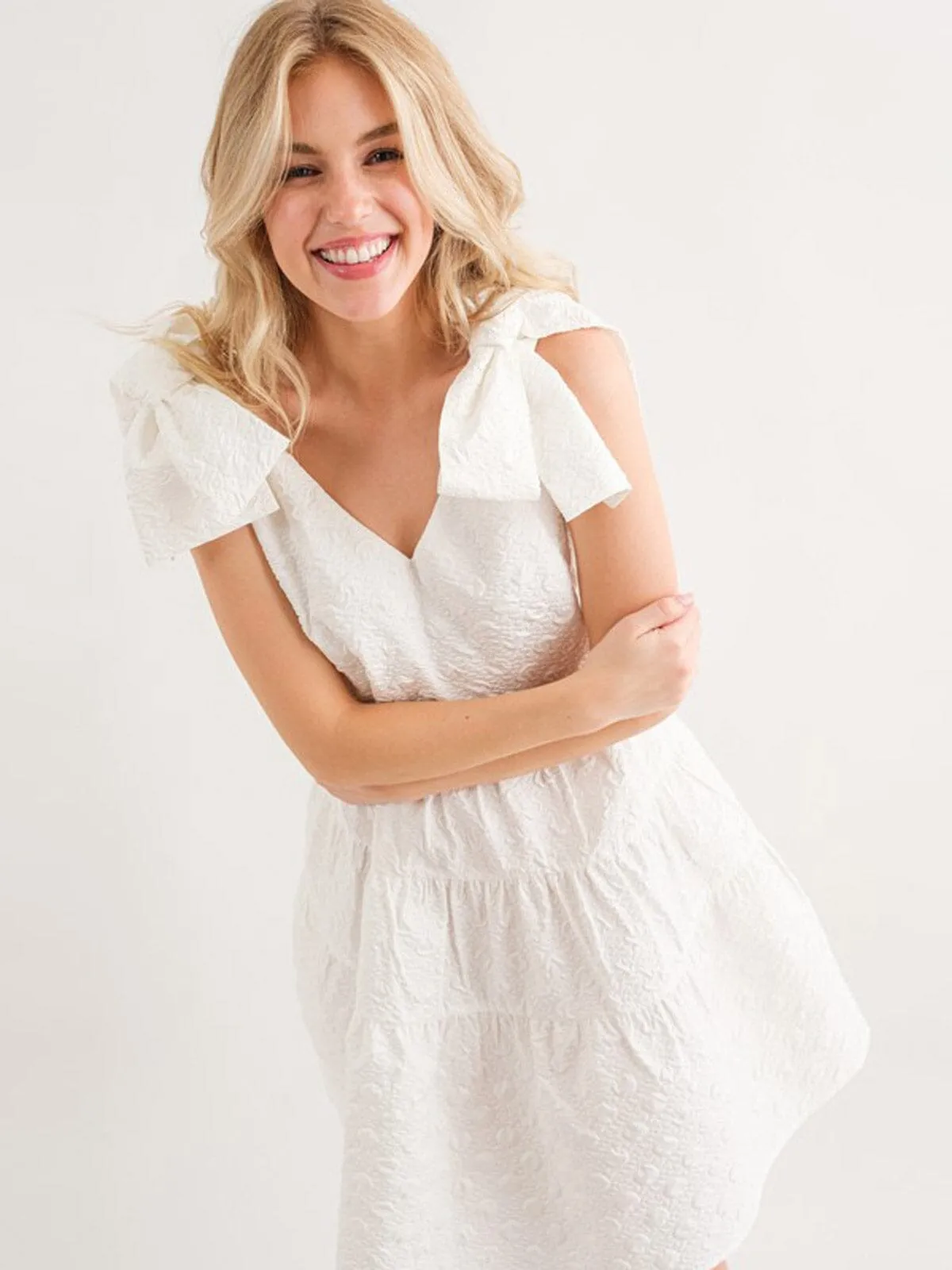 WOMEN'S SLEEVELESS V-NECK POCKETS TIERED MINI DRESS
